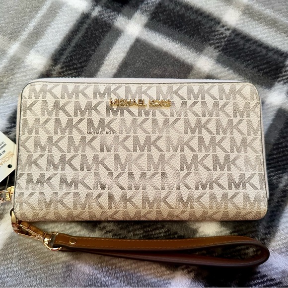 MICHAEL Michael Kors Handbags - Michael Kors Jet Set Travel Wallet NWT